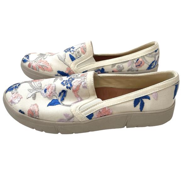 Baretraps NWOT Bonaire Embroidered Slip-On Sneaker (8M) - Picture 5 of 9